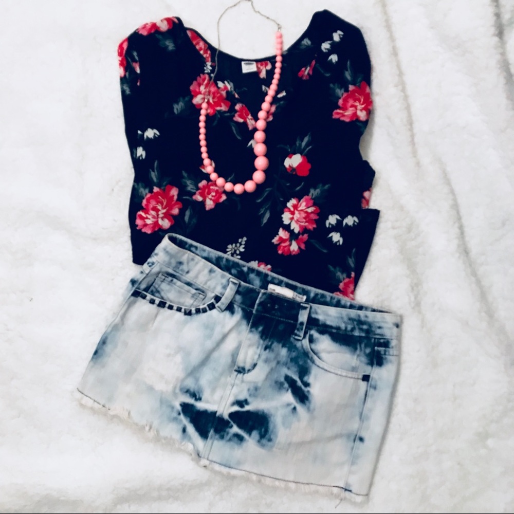 ๐ด4 for 25๐ด 2.1 Denim Destroyed Mini - Picture 1 of 8